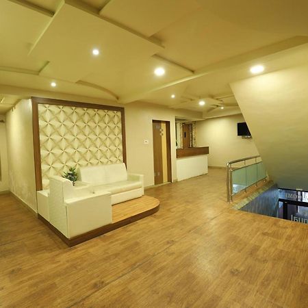 Hotel Loyal Residency Jāmnagar Εξωτερικό φωτογραφία