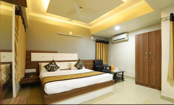 Hotel Loyal Residency Jāmnagar Εξωτερικό φωτογραφία