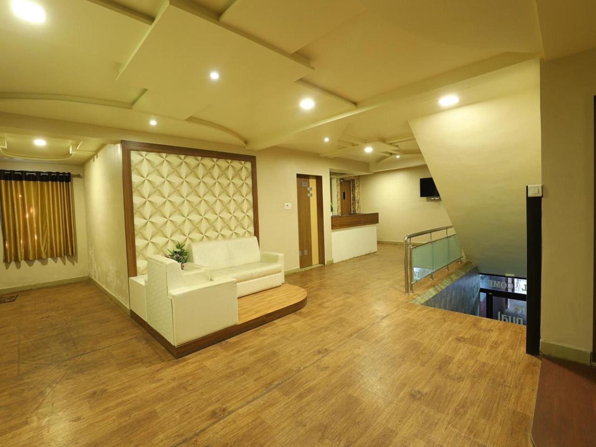 Hotel Loyal Residency Jāmnagar Εξωτερικό φωτογραφία