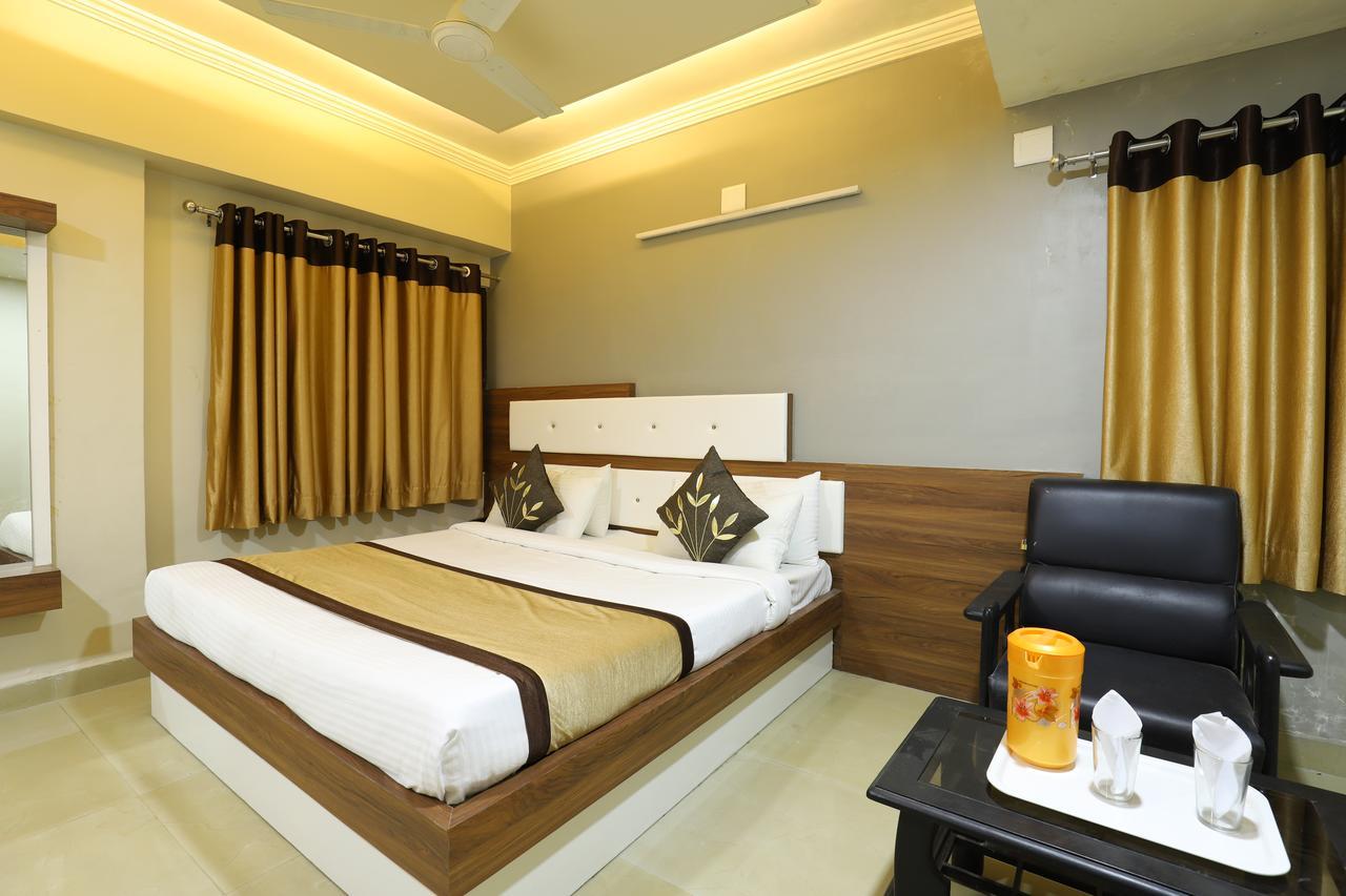 Hotel Loyal Residency Jāmnagar Εξωτερικό φωτογραφία
