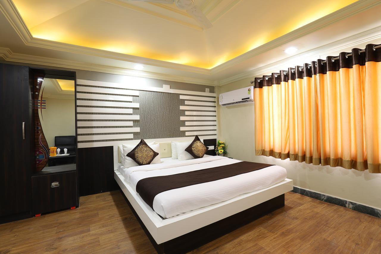 Hotel Loyal Residency Jāmnagar Εξωτερικό φωτογραφία