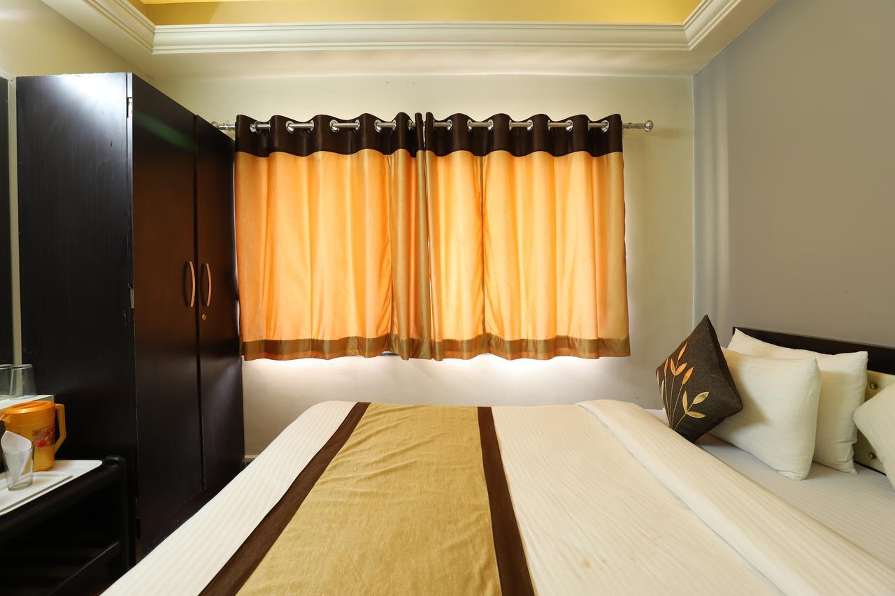 Hotel Loyal Residency Jāmnagar Εξωτερικό φωτογραφία