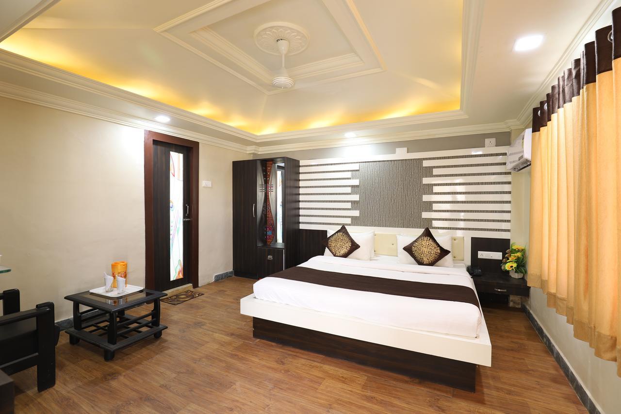 Hotel Loyal Residency Jāmnagar Εξωτερικό φωτογραφία