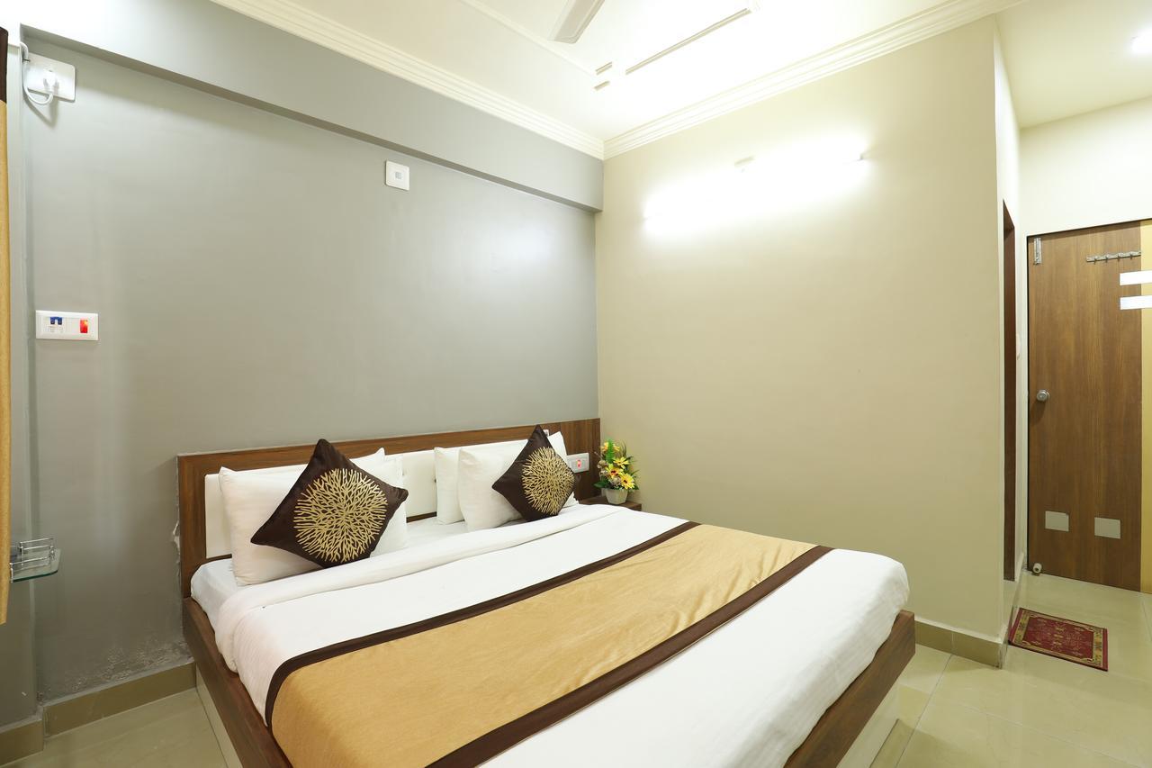 Hotel Loyal Residency Jāmnagar Εξωτερικό φωτογραφία
