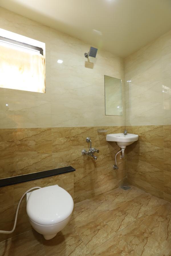Hotel Loyal Residency Jāmnagar Εξωτερικό φωτογραφία
