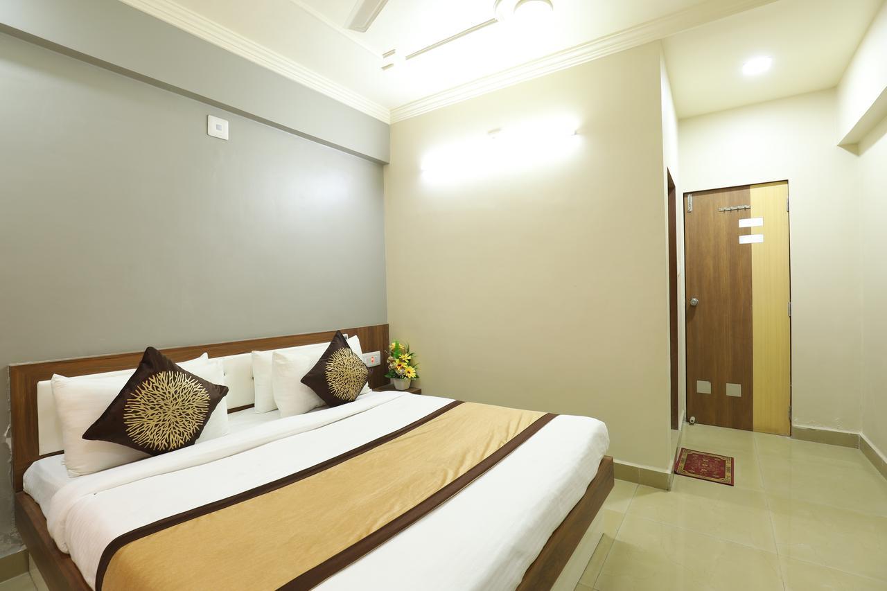 Hotel Loyal Residency Jāmnagar Εξωτερικό φωτογραφία
