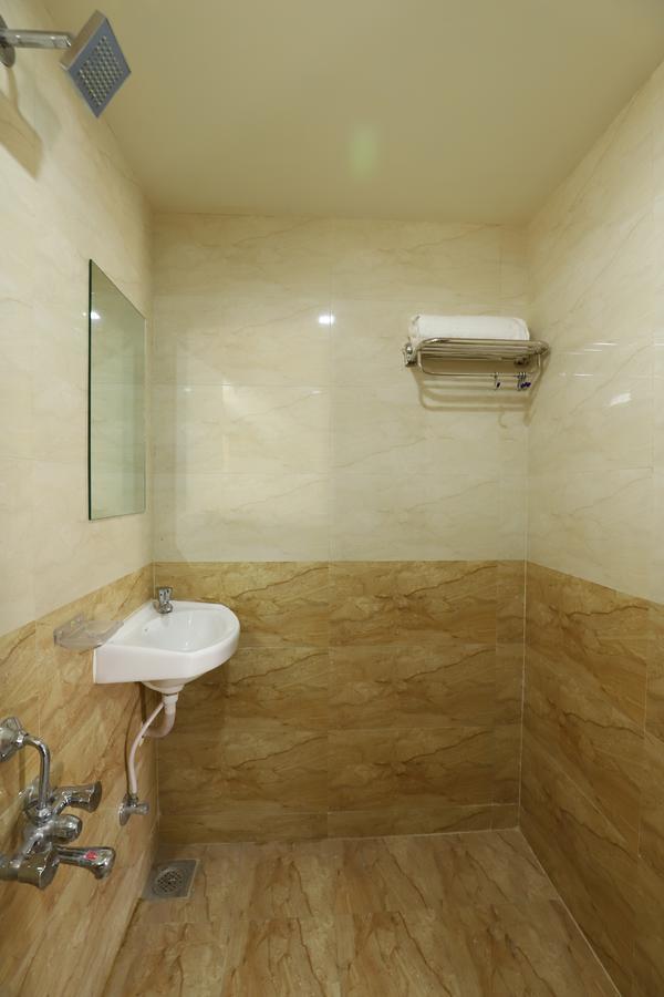 Hotel Loyal Residency Jāmnagar Εξωτερικό φωτογραφία