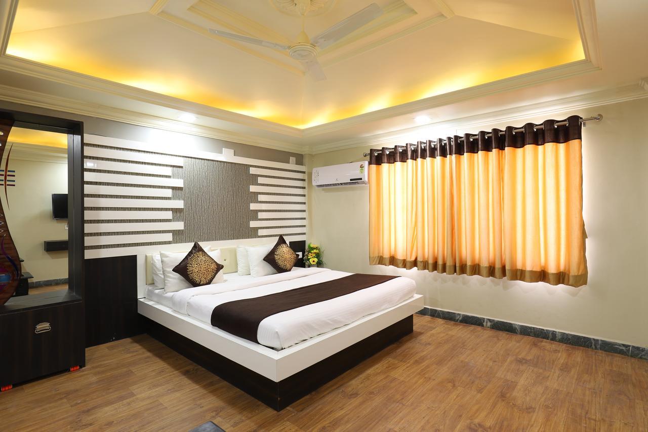 Hotel Loyal Residency Jāmnagar Εξωτερικό φωτογραφία