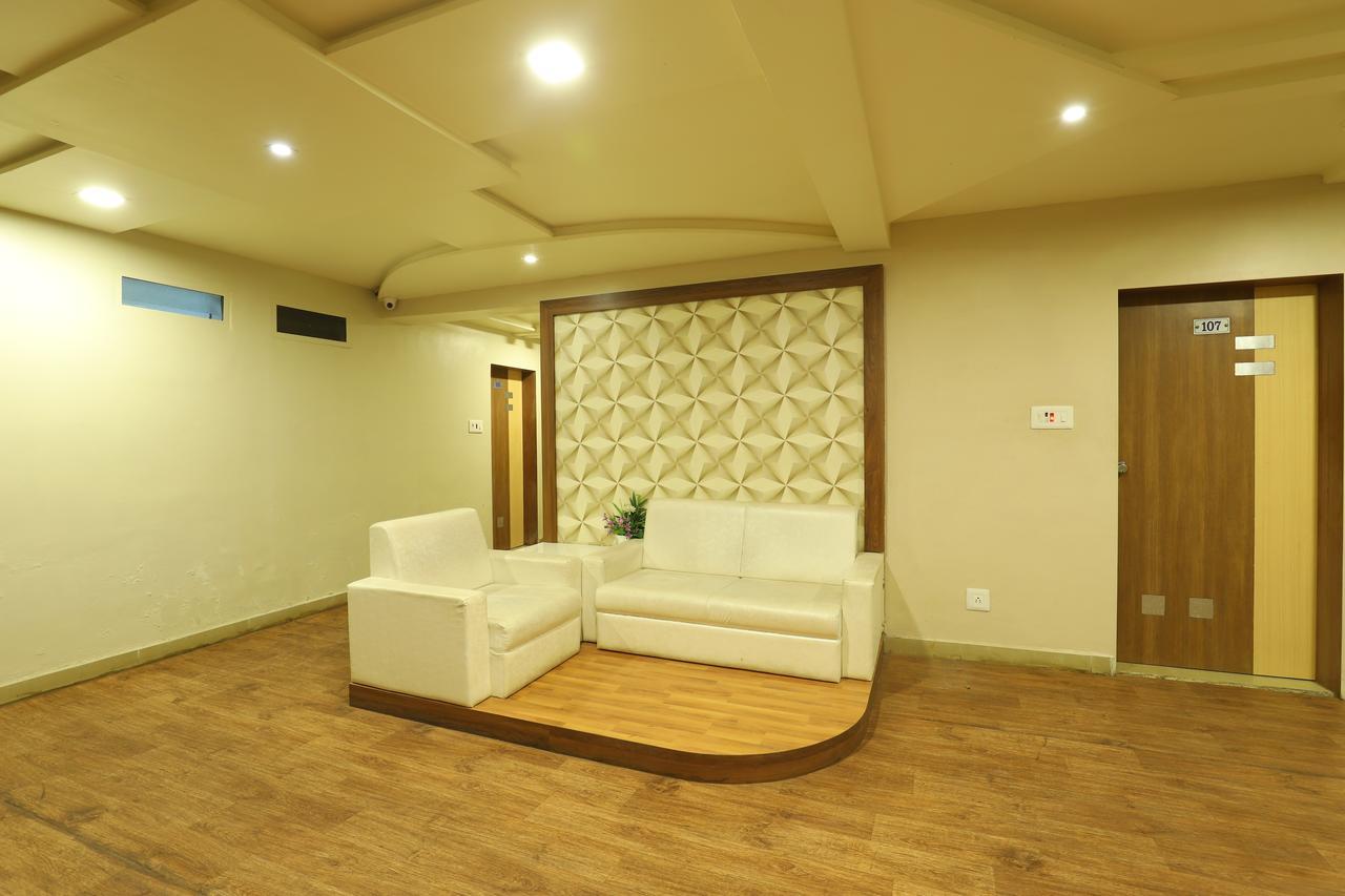 Hotel Loyal Residency Jāmnagar Εξωτερικό φωτογραφία