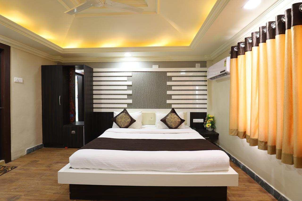Hotel Loyal Residency Jāmnagar Εξωτερικό φωτογραφία
