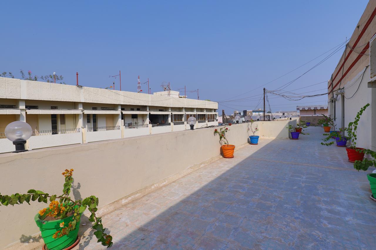 Hotel Loyal Residency Jāmnagar Εξωτερικό φωτογραφία