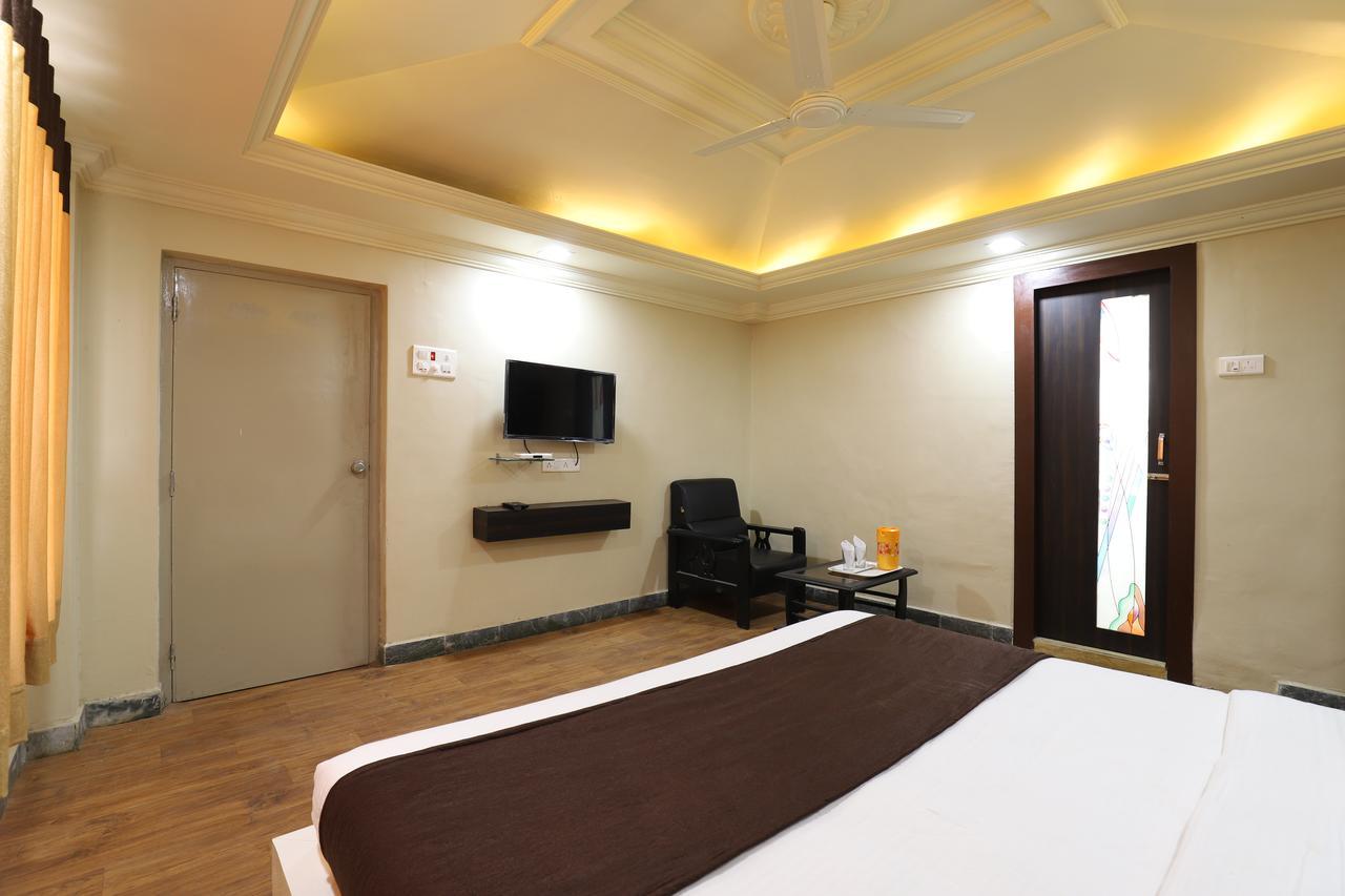 Hotel Loyal Residency Jāmnagar Εξωτερικό φωτογραφία