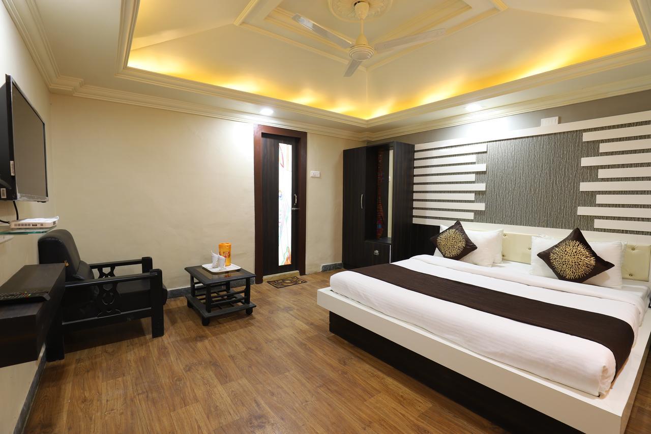Hotel Loyal Residency Jāmnagar Εξωτερικό φωτογραφία