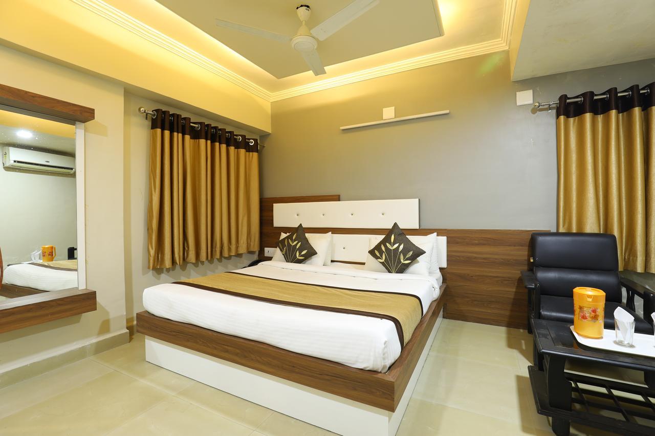 Hotel Loyal Residency Jāmnagar Εξωτερικό φωτογραφία