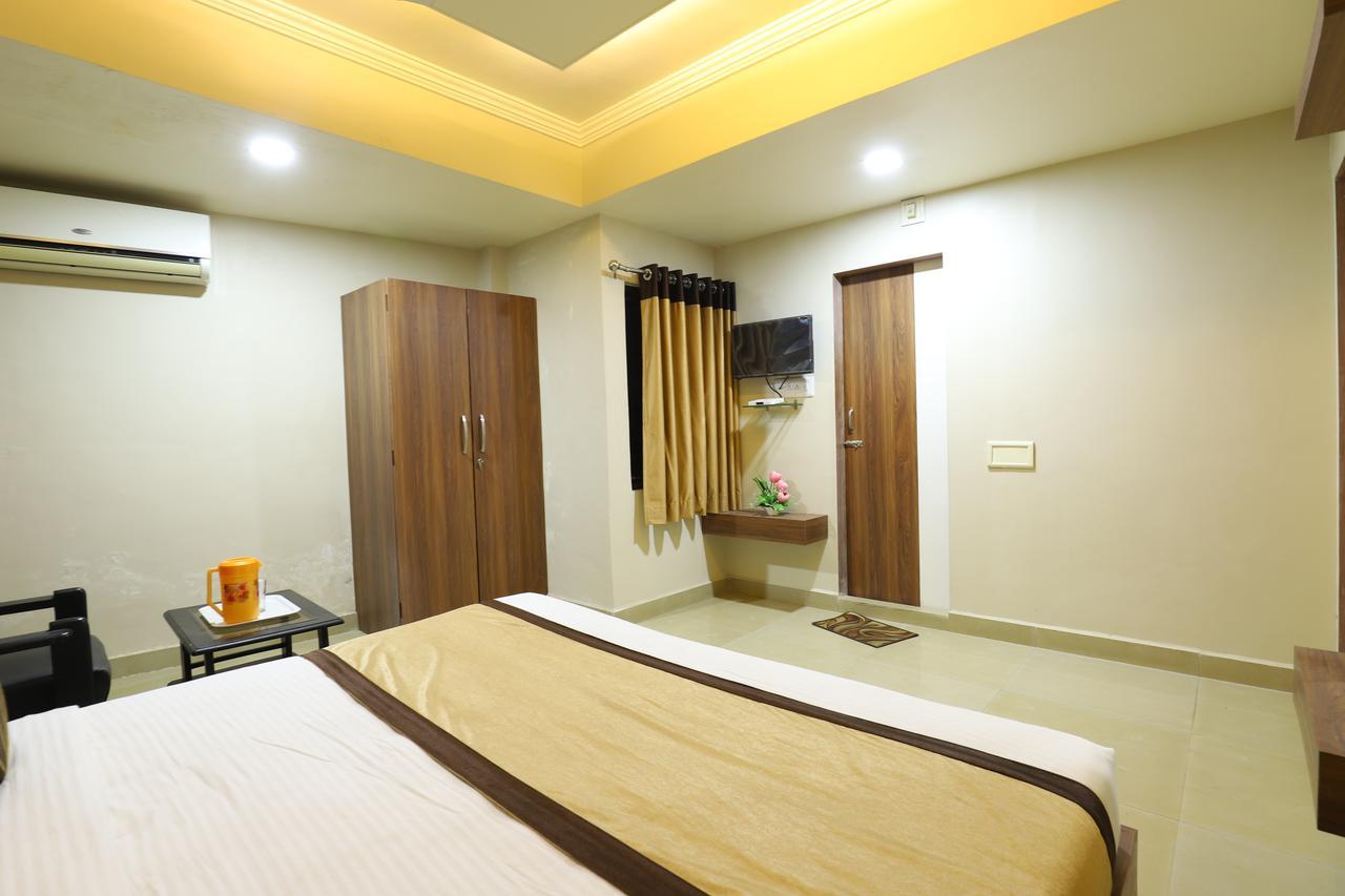 Hotel Loyal Residency Jāmnagar Εξωτερικό φωτογραφία