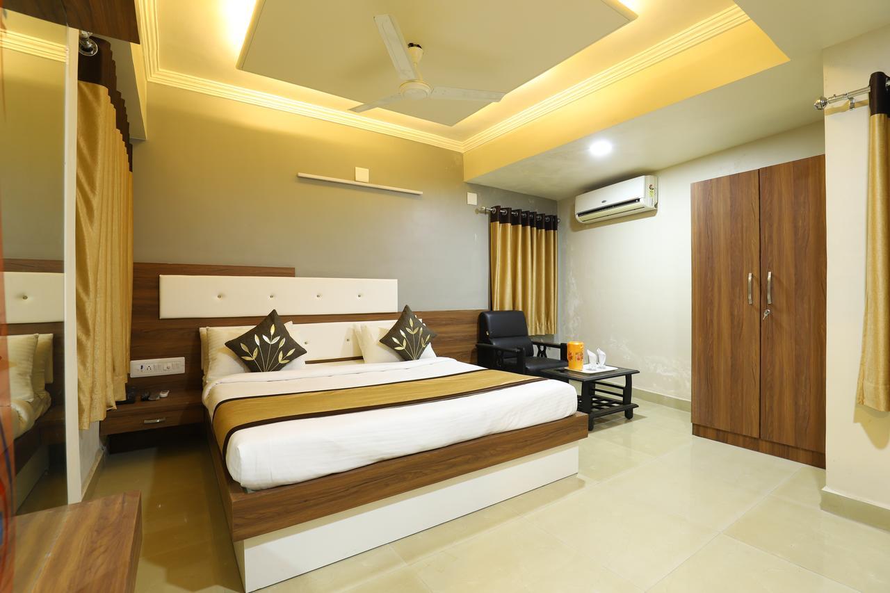 Hotel Loyal Residency Jāmnagar Εξωτερικό φωτογραφία