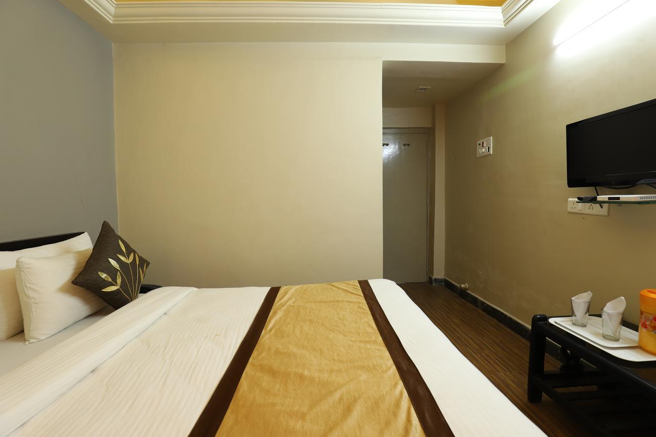 Hotel Loyal Residency Jāmnagar Εξωτερικό φωτογραφία