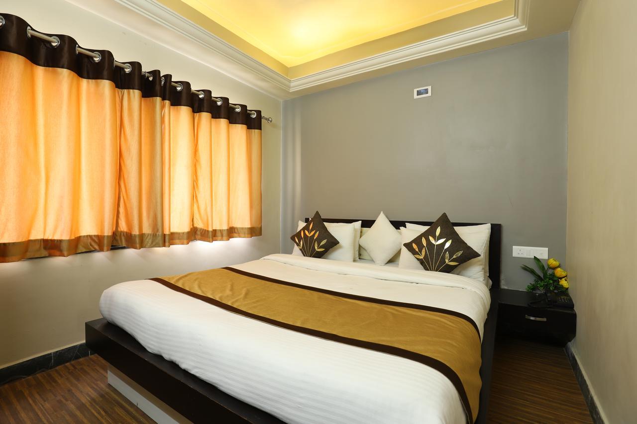 Hotel Loyal Residency Jāmnagar Εξωτερικό φωτογραφία