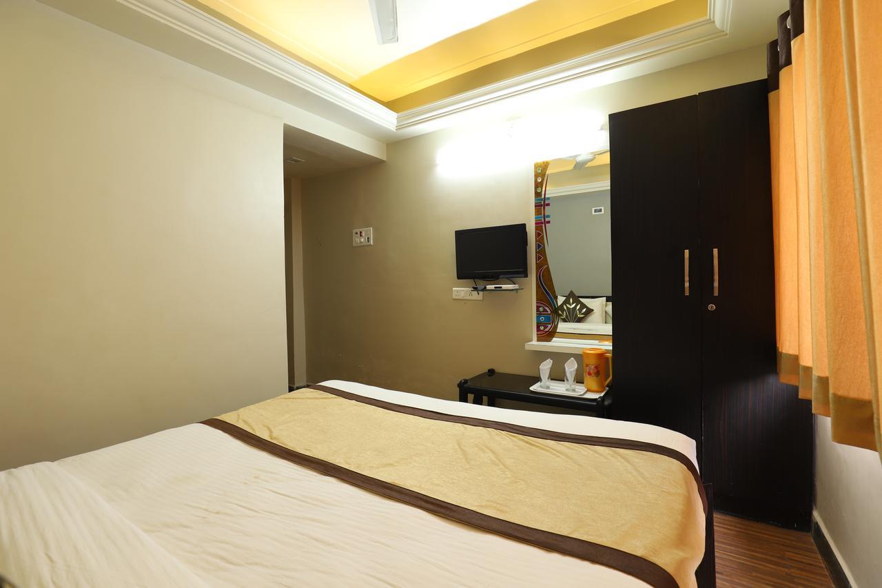 Hotel Loyal Residency Jāmnagar Εξωτερικό φωτογραφία