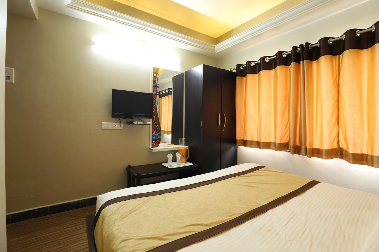 Hotel Loyal Residency Jāmnagar Εξωτερικό φωτογραφία