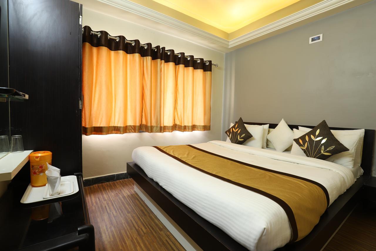 Hotel Loyal Residency Jāmnagar Εξωτερικό φωτογραφία